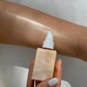 Nuda glittery body shimmer